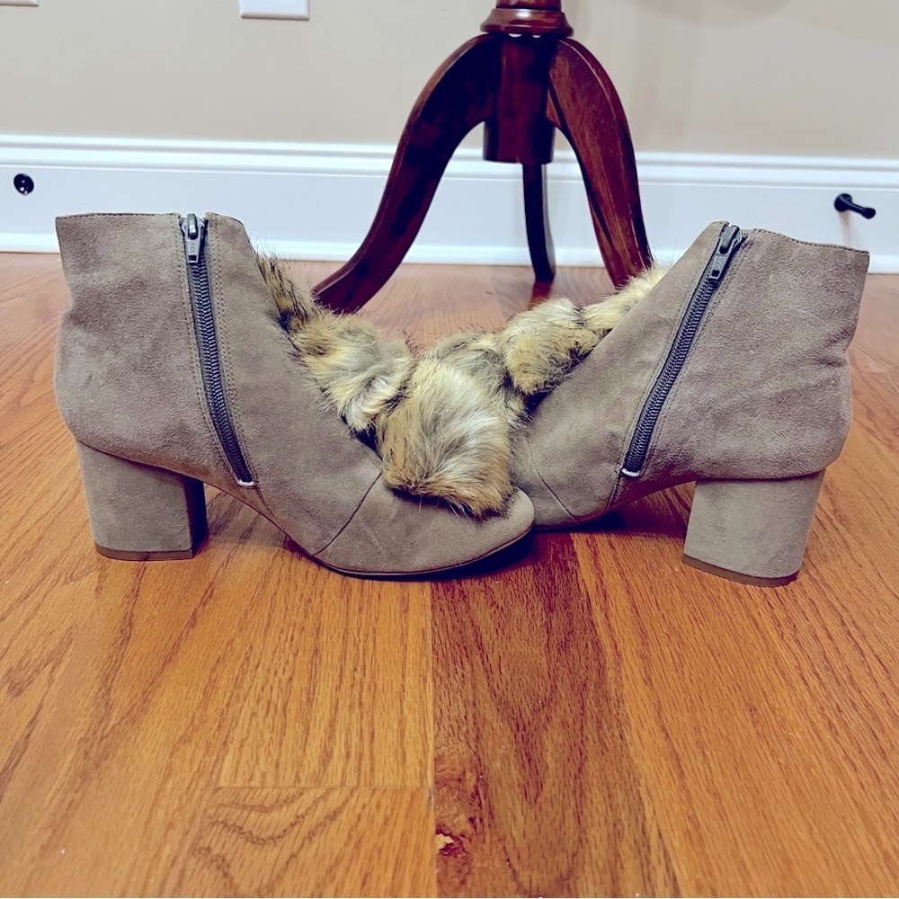 Cecelia New York Suede Pom Pom Booties Size 8.5 - Picture 5 of 7